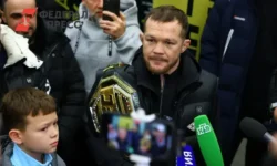 Петр Ян триумфально вернулся в Екатеринбург после победы над Мерабом Двалишвили на UFC petr yan triumfalno vernulsya v ekaterinburg posle pobedy nad merabom dvalishvili na -ul-rks-ru-0