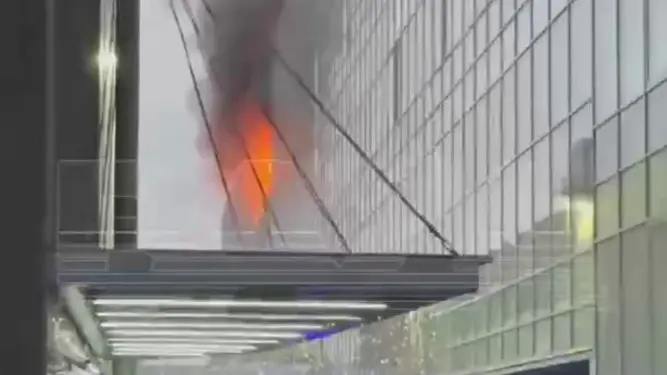 Появились кадры пожара в бизнес-центре «Варшавская Плаза» в Москве