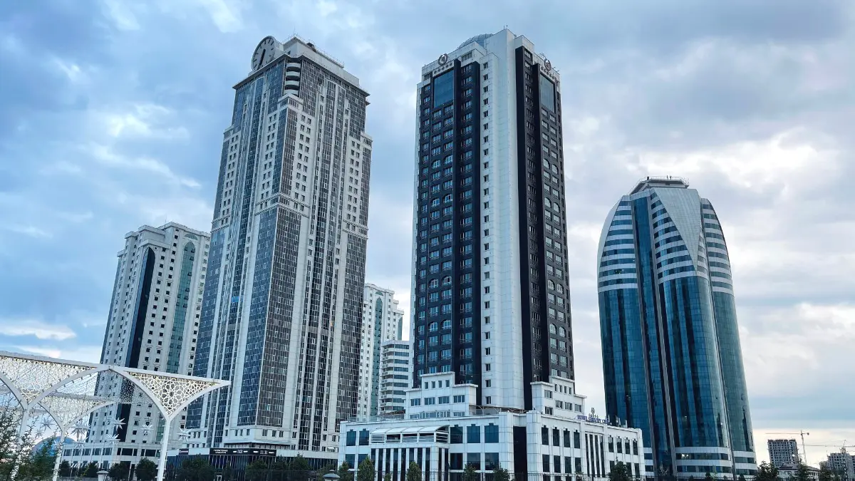 RT: Взрыв прогремел в башне «Грозный Сити» в Чечне