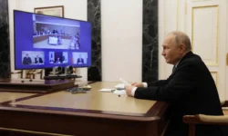Владимир Путин призвал к осторожному применению закона об иноагентах vladimir putin prizval k ostorozhnomu primeneniyu zakona ob inoagentah-ul-rks-ru-0