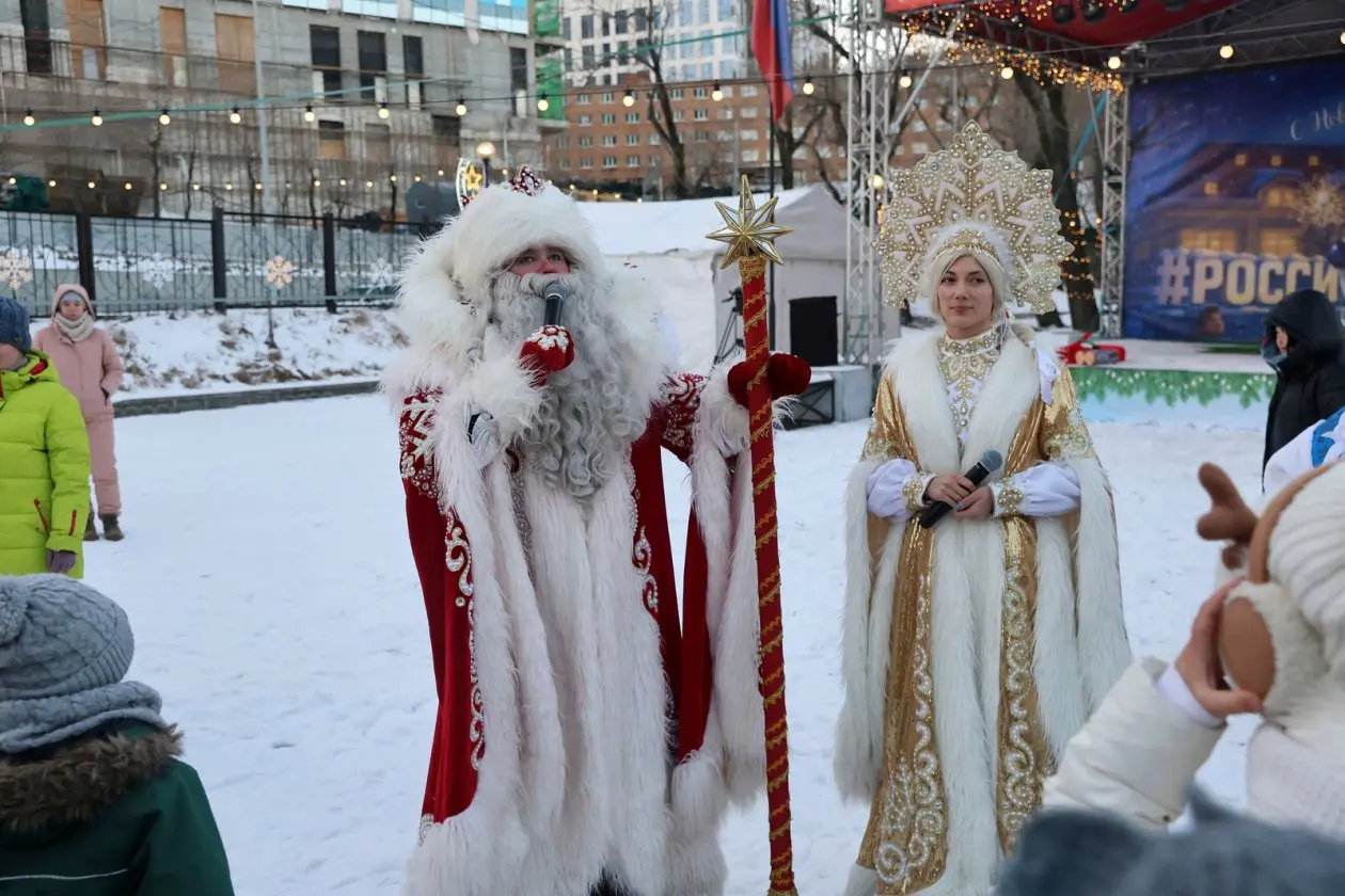 В парке "Россия — моя история" во Владивостоке заработал новогодний городок ИА PrimaMedia