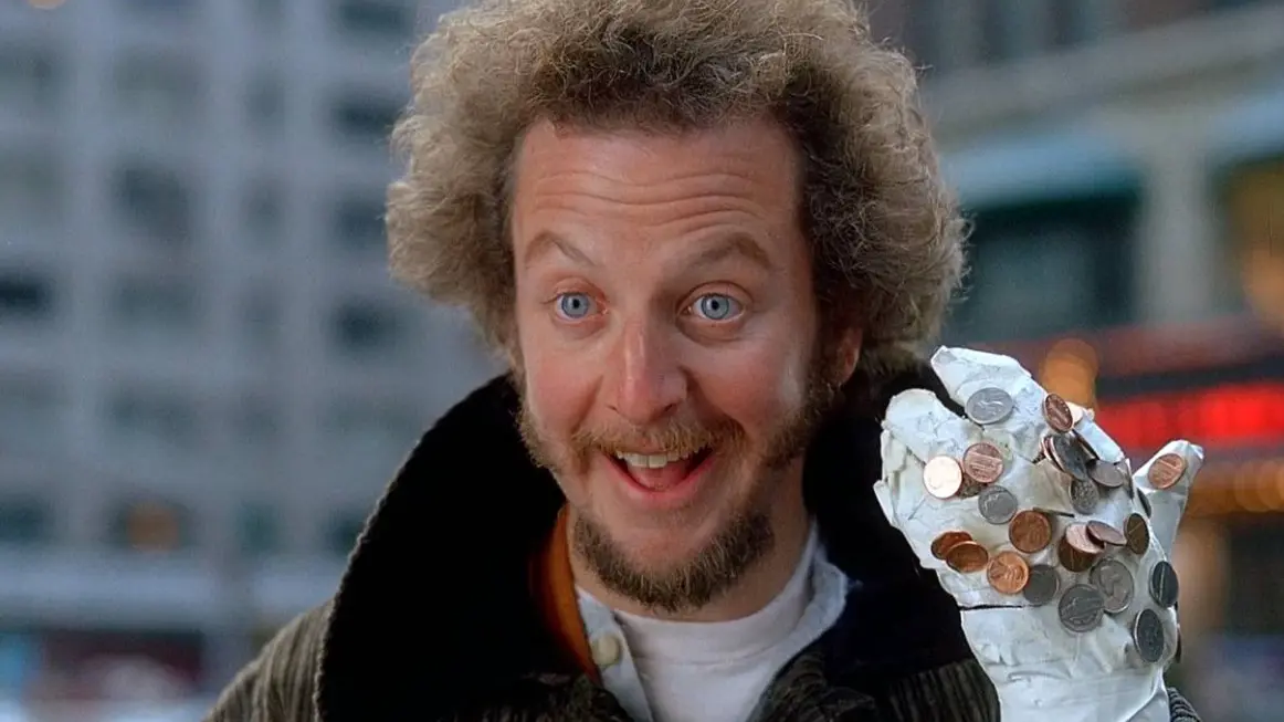 Звезду фильма «Один дома» Стерна оштрафовали за попытку снять проститутку