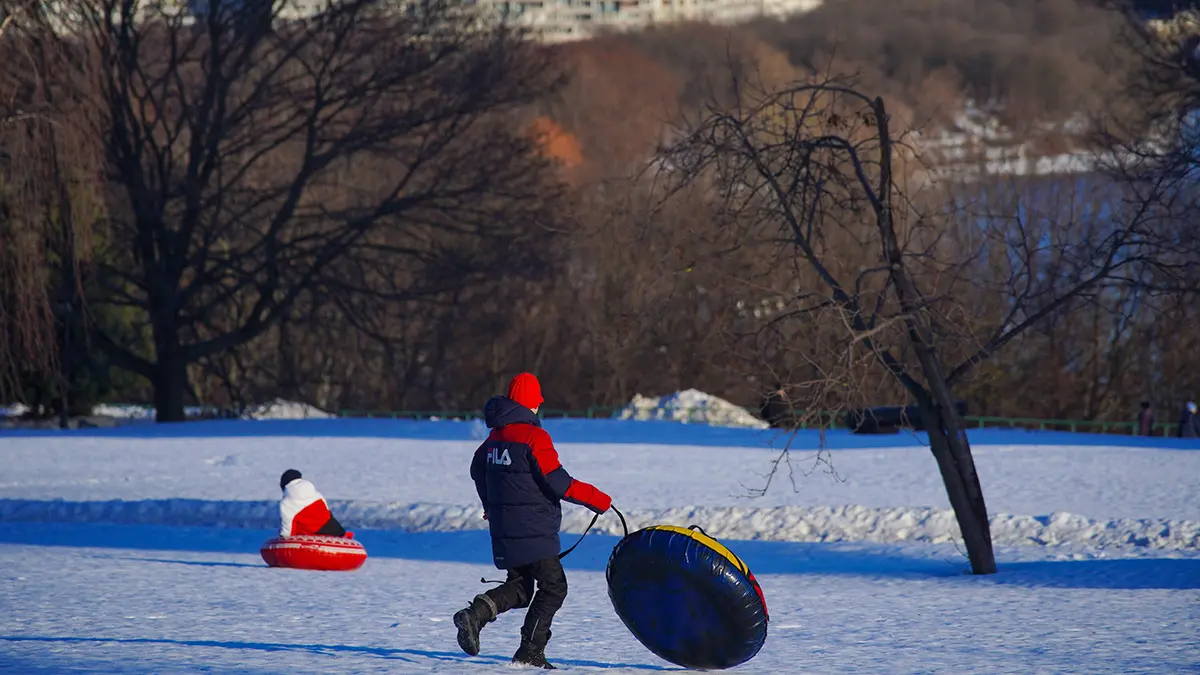 Mash: 27 человек пострадали в Подмосковье во время катания на ватрушках