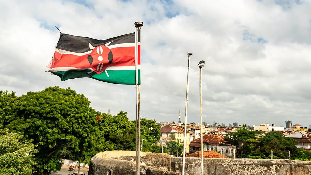 Shot: Преступники с мачете нападают на российских туристов на курортах Кении