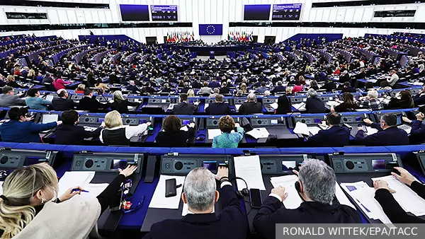 Германский эксперт объяснил призыв лидера крупнейшей партии ЕП к развороту вправо