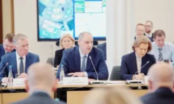 Паслер и Кириенко обсудили подготовку к Фестивалю молодежи pasler i kirienko obsudili podgotovku k festivalyu molodezhi-ul-rks-ru-0