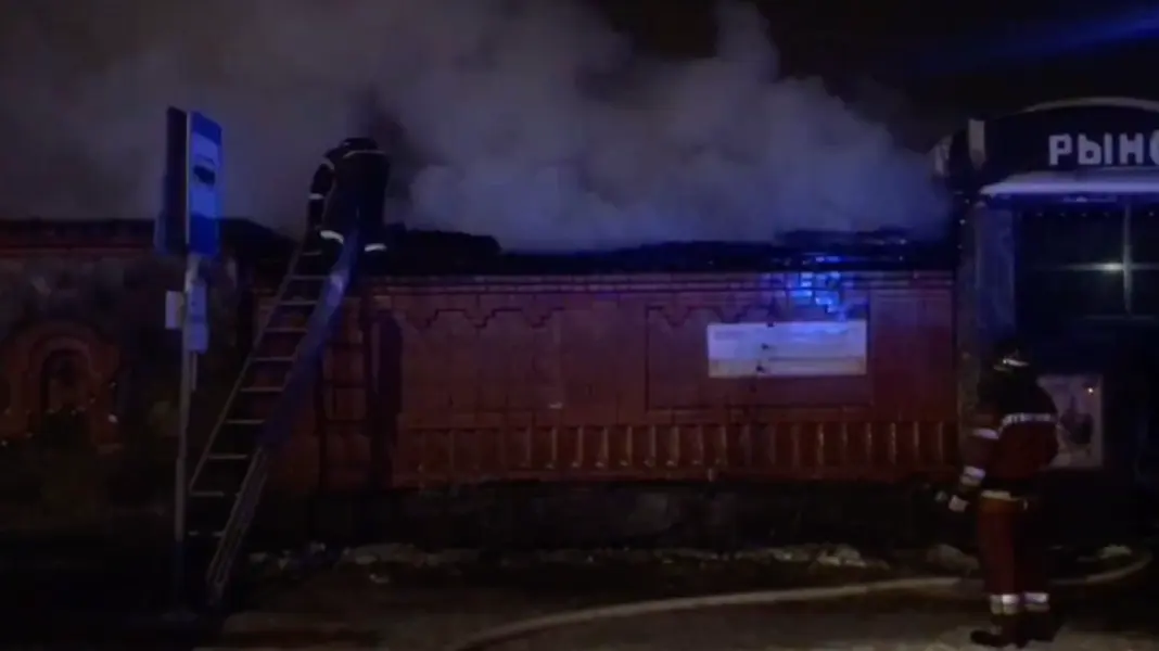МЧС: Открытое горение на рынке в подмосковном Сергиевом Посаде потушено