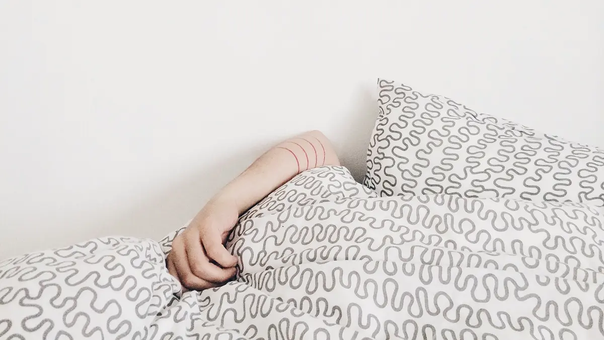 Какая поза для сна является самой опасной