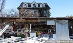 Владимир Сальдо, Светлана Петренко и Геннадий Гатилов комментируют трагедию, связанную с атакой ВСУ на Хорлы. vladimir saldo svetlana petrenko i gennadij gatilov kommentiruyut tragediyu svyazannuyu s atakoj vsu na horly-ul-rks-ru-0