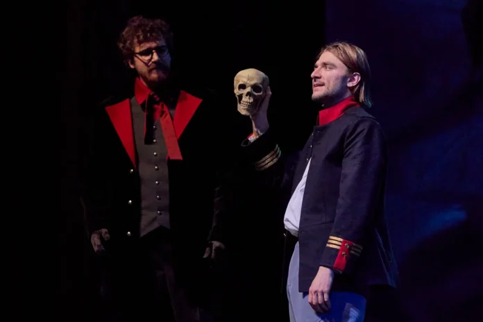 albert hasiev yarkoj premeroj gamleta v primorskom teatre gorkogo-ul-rks-ru-0