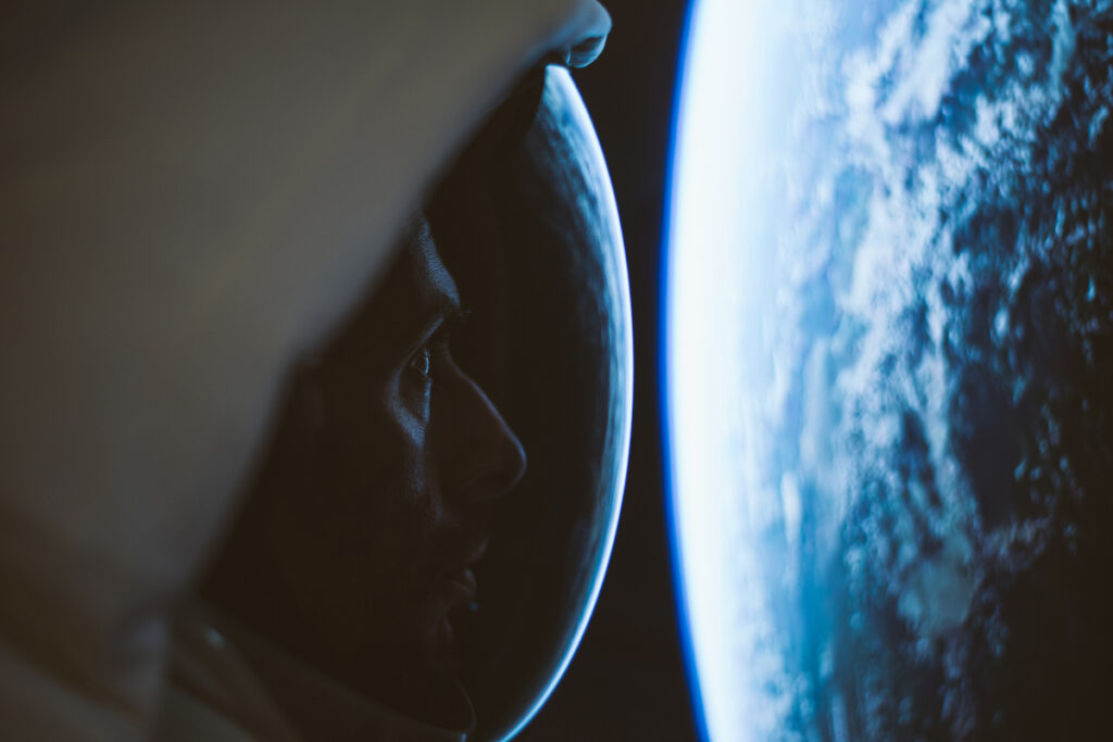 Астронавт исследует новую планету