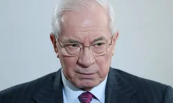 Азаров требует от Запада и Украины признать референдумы Донбасса azarov trebuet ot zapada i ukrainy priznat referendumy donbassa-ul-rks-ru-0