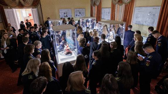 Выставка с экспонатами, посвященными камнерезному искусству