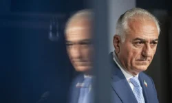 Реза Пехлеви призывает к мирному переходу власти в Иране reza pehlevi prizyvaet k mirnomu perehodu vlasti v irane-ul-rks-ru-0