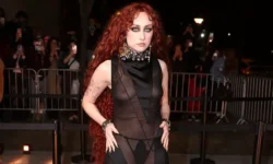 Чаппелл Роан блеснула на Неделе моды в образе Alexander McQueen chappell roan blesnula na nedele mody v obraze -ul-rks-ru-0