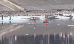 На Волге в Твери сотрудники МЧС спасли ребенка с оторвавшейся льдины na volge v tveri sotrudniki mchs spasli rebenka s otorvavshejsya ldiny-ul-rks-ru-0