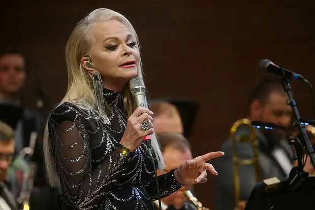 Лариса Долина