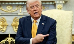 Трамп представил золотые кроссовки за $180K на фоне новостей из Ирана tramp predstavil zolotye krossovki za 180 na fone novostej iz irana-ul-rks-ru-0