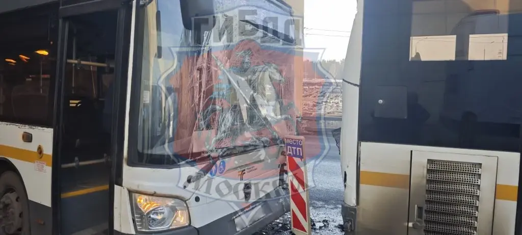 Девять человек пострадали в ДТП с двумя автобусами на юго-западе Москвы