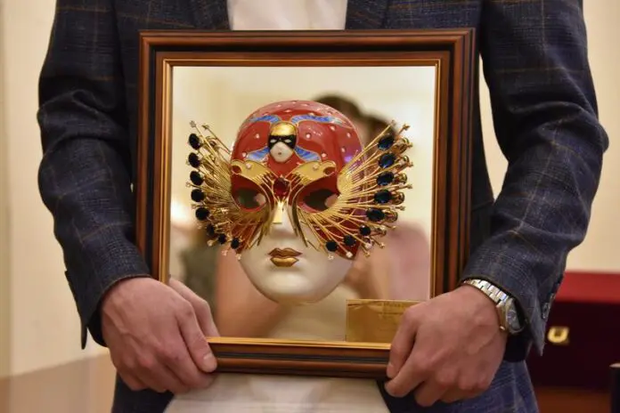 Золотая маска отметила 5 театров Свердловской области-0