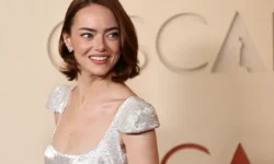 emma stoun i nikol kidman udivlyayut stilnymi obrazami na premiyah-ul-rks-ru-0