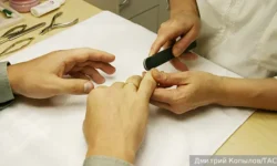 evgenij pyatyshin razvenchal mify o muzhskom manikyure i ego vazhnosti-ul-rks-ru-0