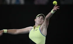 mirra andreeva blestyashhe startovala v shtutgarte pobediv chempionku  500-ul-rks-ru-0