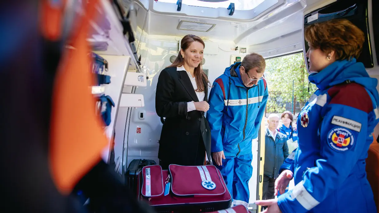 Арт-объект «Скорая летит на помощь» появился на международной выставке «ВМЕСТЕ» в Сколкове в День работников скорой помощи