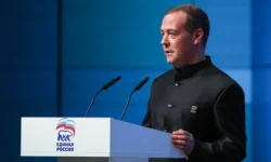 Дмитрий Медведев в Петербурге обсудил развитие Единой России dmitrij medvedev v peterburge obsudil razvitie edinoj rossii-ul-rks-ru-0