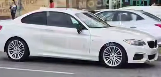 Девушка на белом BMW сбила мужчину на юго-западе Москвы