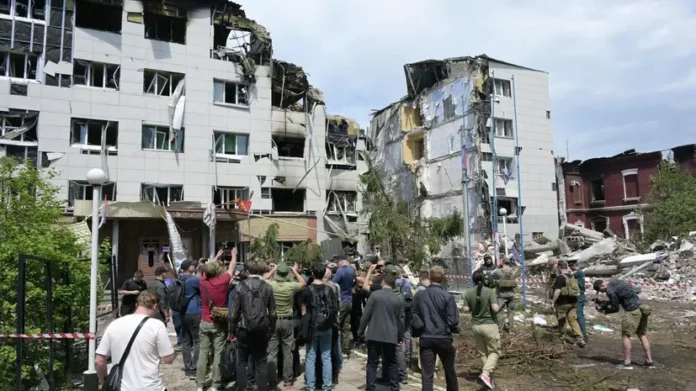 mid rossii pokazal zhurnalistam posledstviya ataki na starobelsk-ul-rks-ru-0