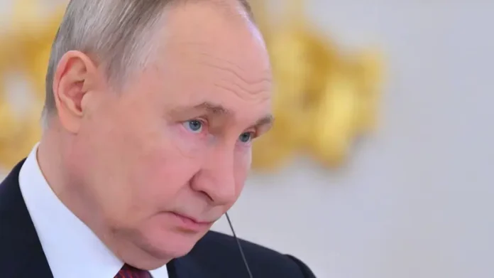 putin s liderami sng vozlozhili czvety k mogile neizvestnogo soldata-ul-rks-ru-0