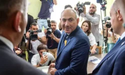 Армения выбирает путь развития Никол Пашинян упрочивает позиции armeniya vybiraet put razvitiya nikol pashinyan uprochivaet poziczii-ul-rks-ru-0