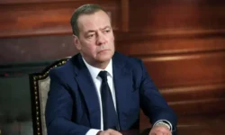 medvedev napomnil pashinyanu o vybore eaes ili es kak troczkomu-ul-rks-ru-0