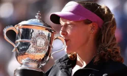 Мирра Андреева триумфально выигрывает Ролан Гаррос в 19 лет! mirra andreeva triumfalno vyigryvaet rolan garros v 19 let-ul-rks-ru-0