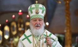 Патриарх Кирилл совершил литургию в честь Иоанна Кронштадтского patriarh kirill sovershil liturgiyu v chest ioanna kronshtadtskogo-ul-rks-ru-0