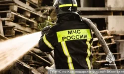 Пожар на Афипском НПЗ после атаки украинских БПЛА pozhar na afipskom npz posle ataki ukrainskih bpla-ul-rks-ru-0