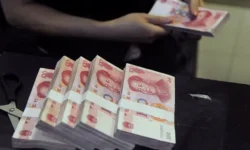 yuan na mosbirzhe rubl eksperty predveshhayut rost-ul-rks-ru-0