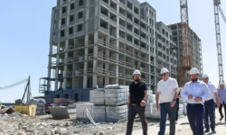 vladislav pinaev proinspektiroval stroitelstvo soczialnyh obektov-ul-rks-ru-0