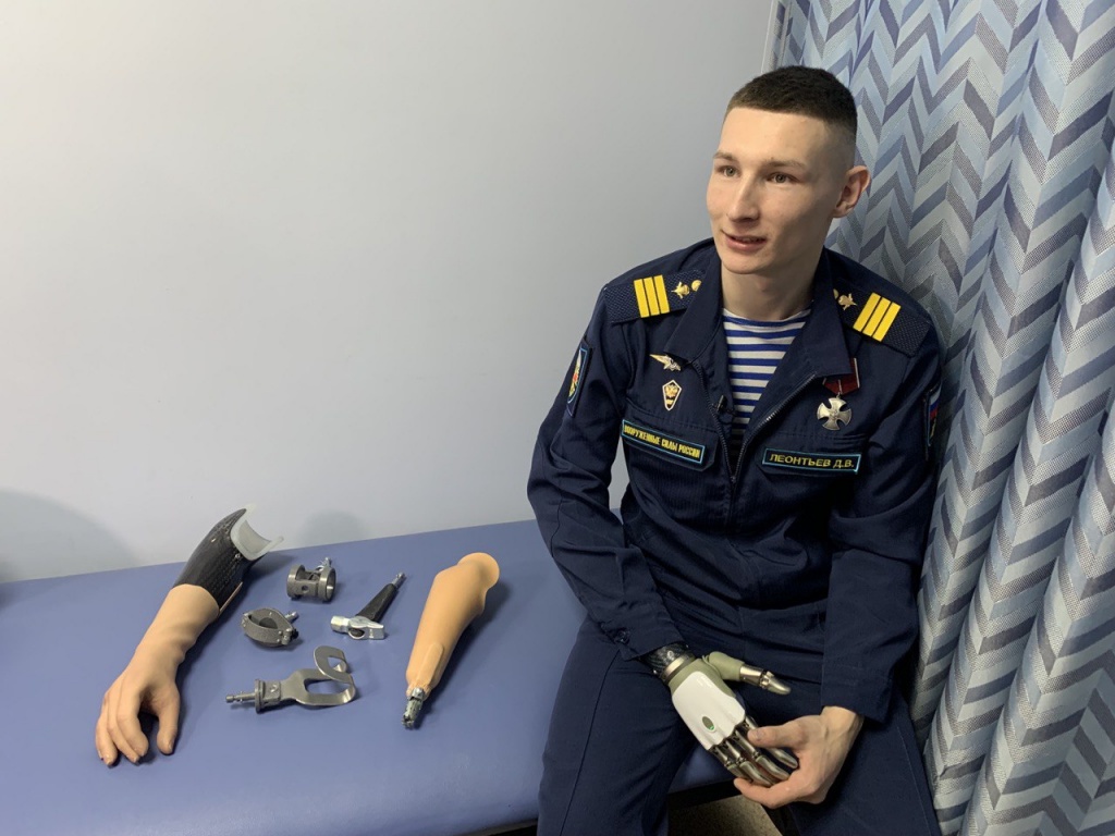 Новая бионическая кисть открывает новые возможности для тюменского ветерана