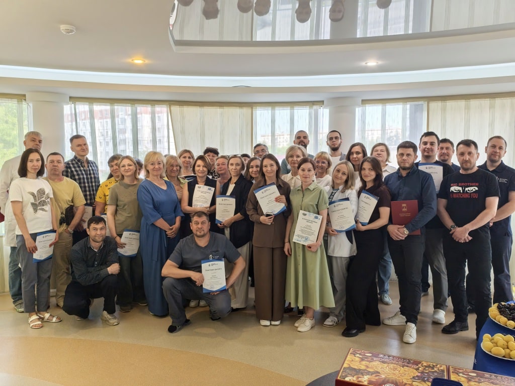 Награждение в честь профессиональных праздников — Дня социального работника и Дня медицинского работника