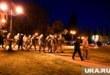 Общественная организация провела совместный рейд с правоохранителями в Тюмени Совместный рейд полиции и добровольцев по микрорайону "Московский" в поисках нелегальных мигрантов. Тюмень