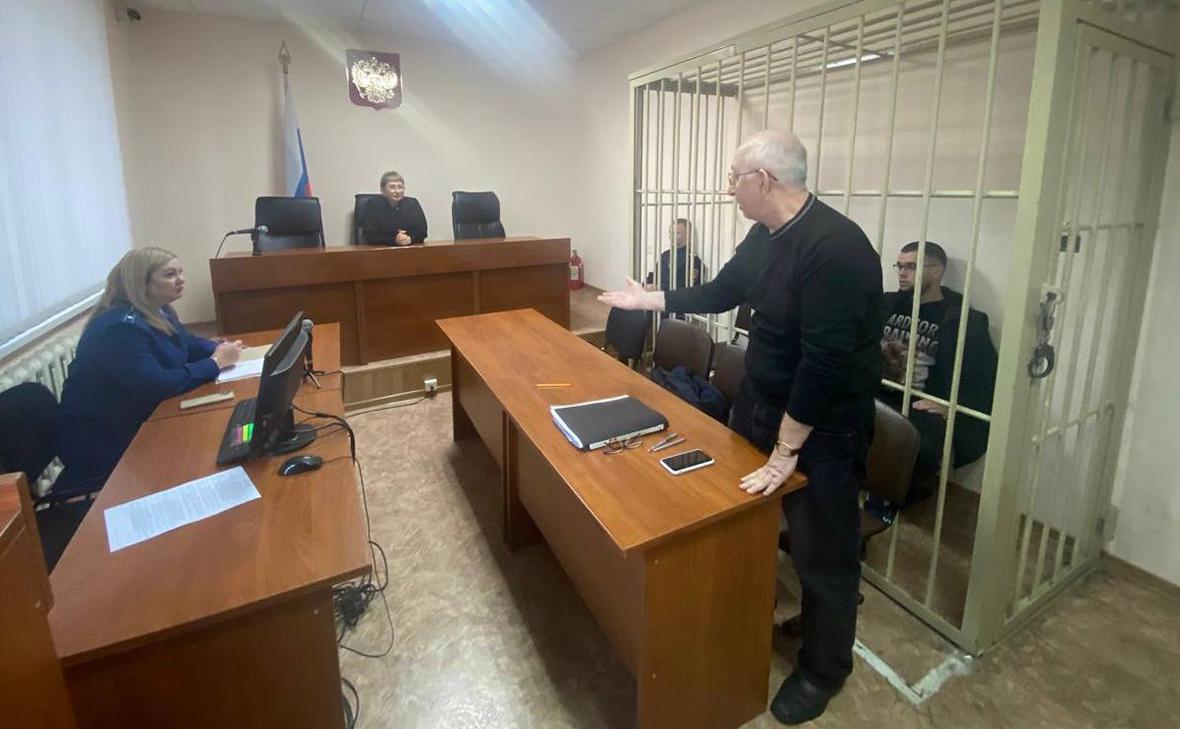 <p>Егор Гузенко (справа)</p> (stavsud / Telegram)