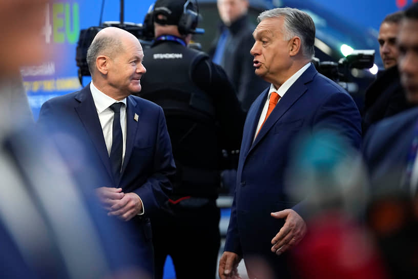 Канцлер Германии Олаф Шольц (слева) и премьер-министр Венргии Виктор Орбан на саммите в Будапеште