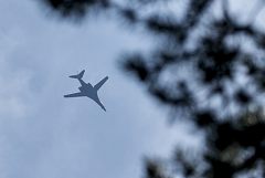 Бомбардировщик B-1B Lancer ВВС США провел полет к югу от Корейского полуострова