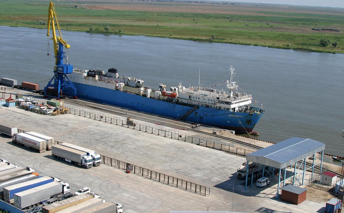 Контейнерный терминал  Морского торгового порта Оля  Астраханской области (Сергей Субботин / РИА Новости)