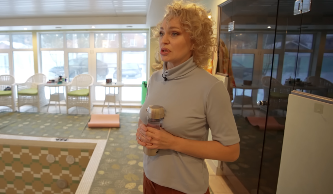 Алла Довлатова поделилась рецептом необычного летнего салата