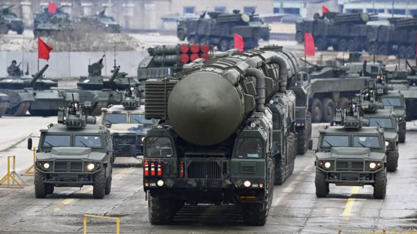 Политолог: сегодня без ядерного оружия достаточно новых видов вооружения