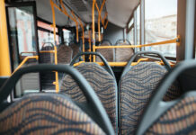 Конфликт в общественном транспорте Камчатки: важность взаимоуважения и помощи друг другу aaab57e1-e35e-47a1-9fe6-8b122f6f8ba3-67b9c3ab