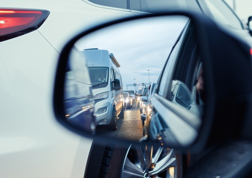 Стало известно о жутких предновогодних пробках на Крымском мосту